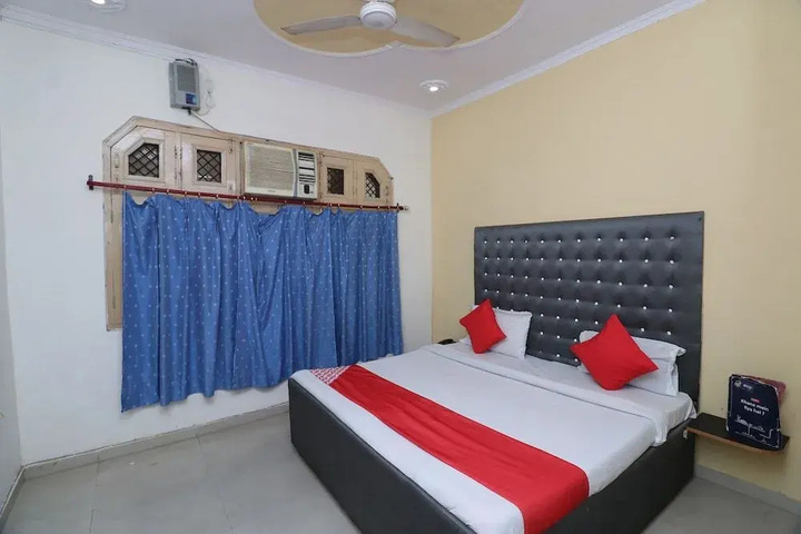 Room 4 of 17