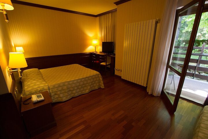 Room 16 of 62