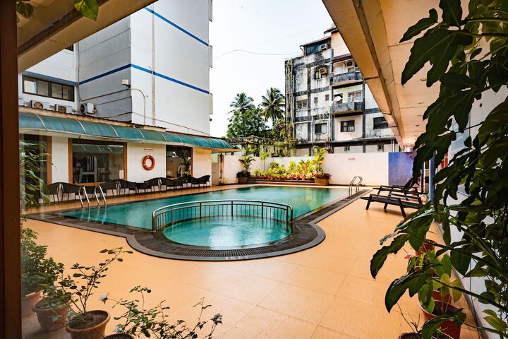 Pool Hotel