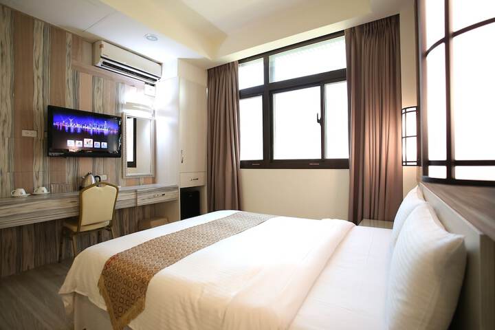 Room 10 of 28