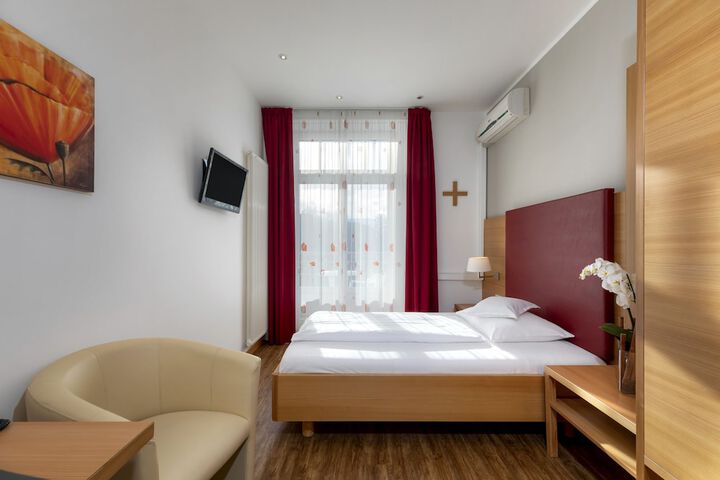 Room 8 of 73