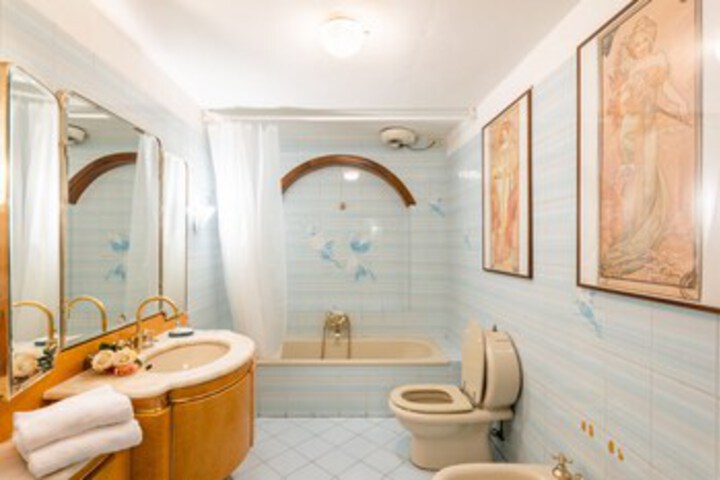 Room 5 of 26