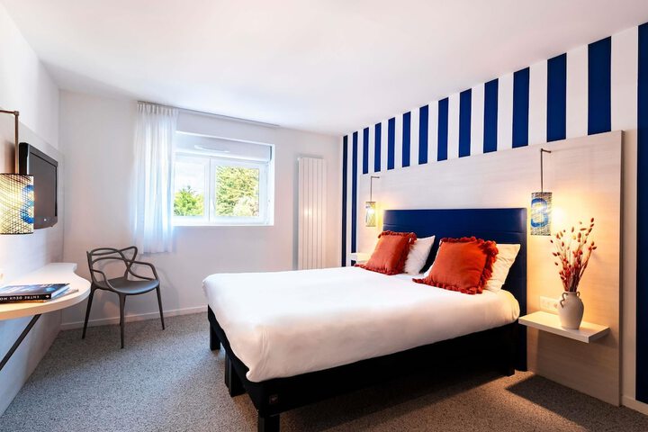 Room 8 of 79