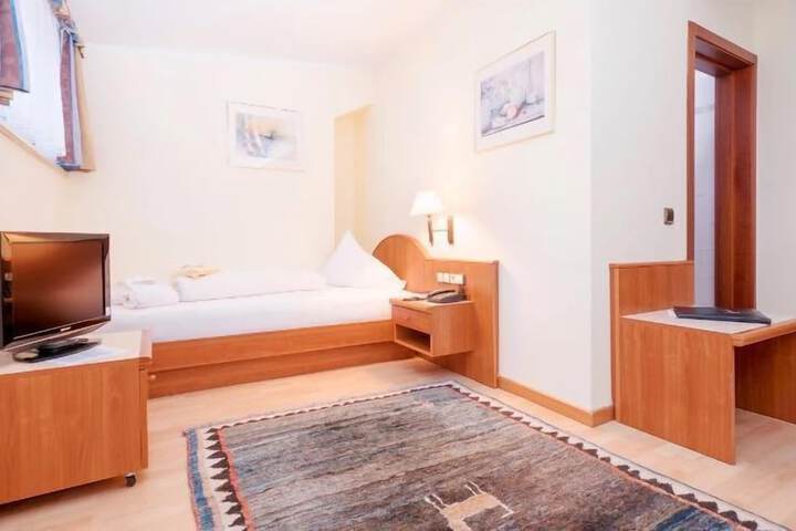 Room 7 of 38
