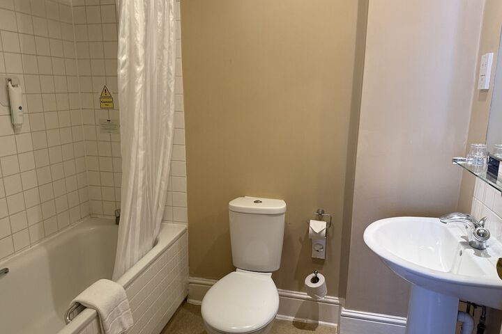 Room 28 of 49
