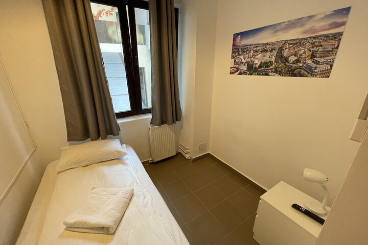 Room 12 of 109