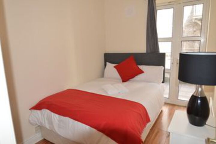 Room 14 of 33