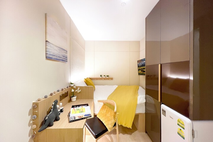 Room 13 of 42