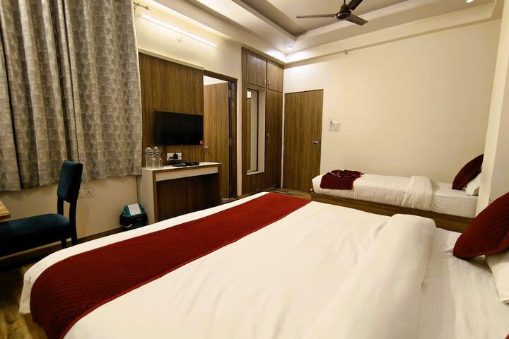 Room 4 of 11