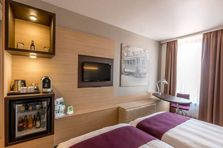 Room 34 of 94