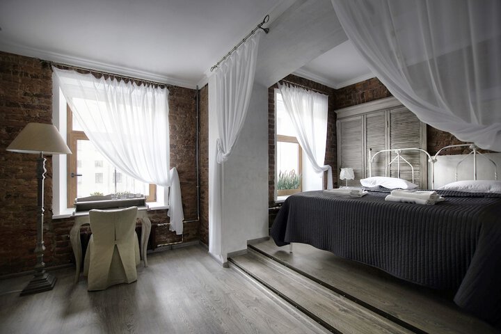Room 8 of 32
