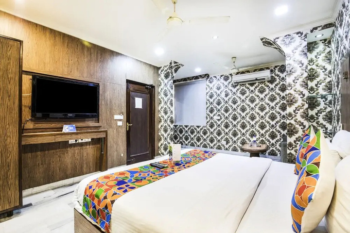 Room 2 of 10