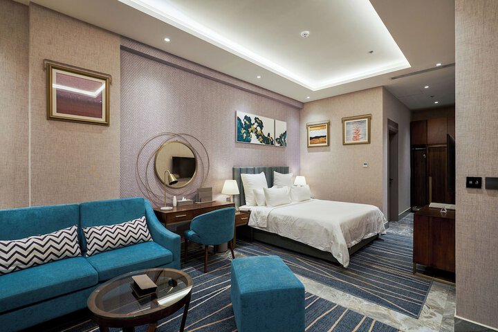 Room 42 of 77