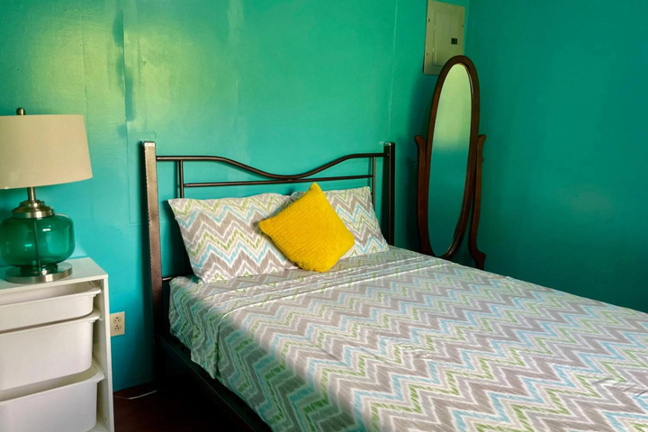 Room 4 of 16