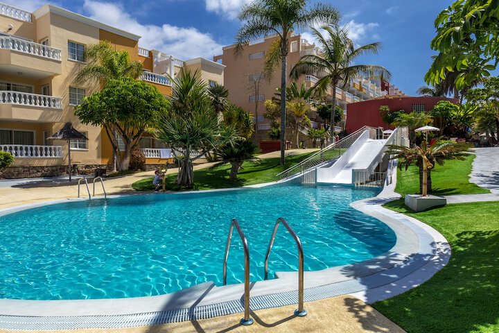 Hotel Pool