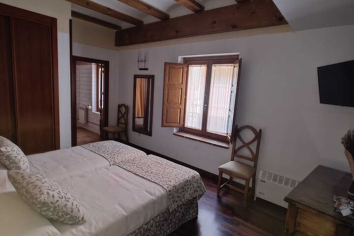 Room 9 of 40