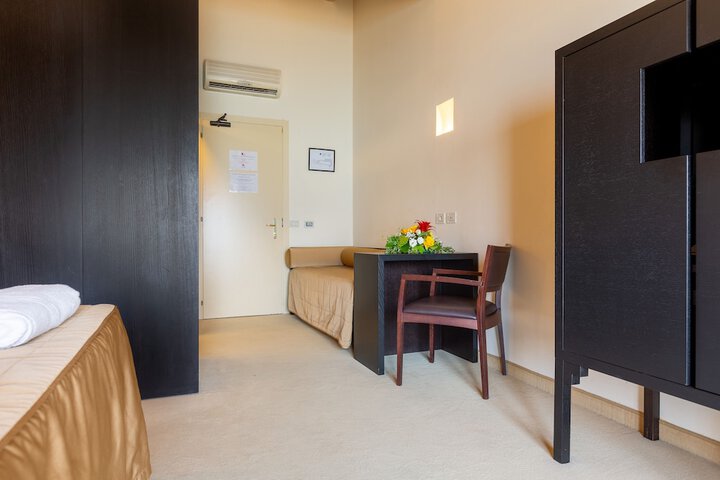 Room 12 of 137