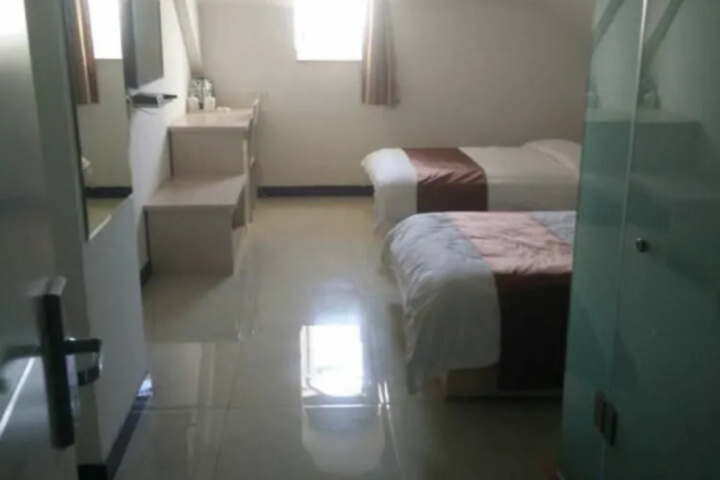 Room 7 of 13