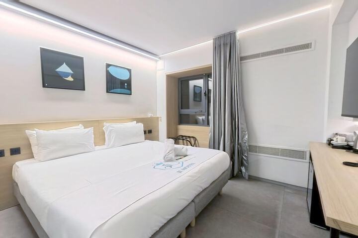 Room 43 of 79