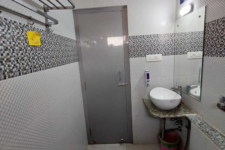 Room 12 of 19