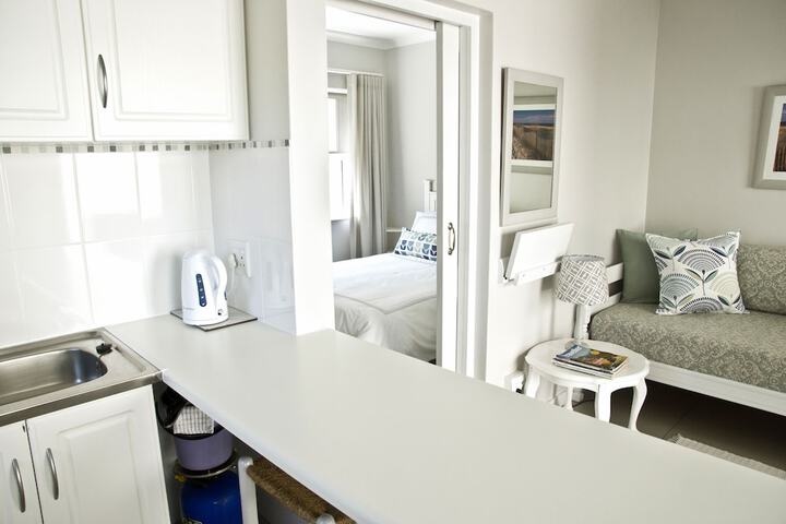 Room 6 of 77