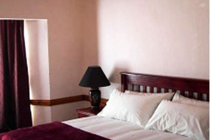 Room 6 of 13