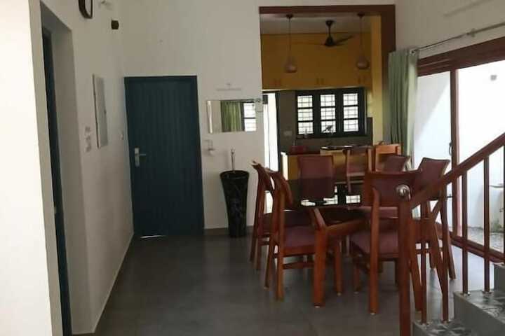 Dining 9 of 11