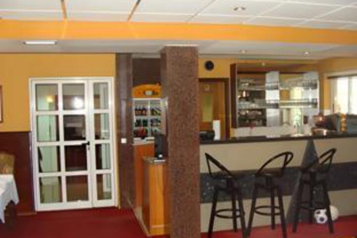 Lounge 15 of 23