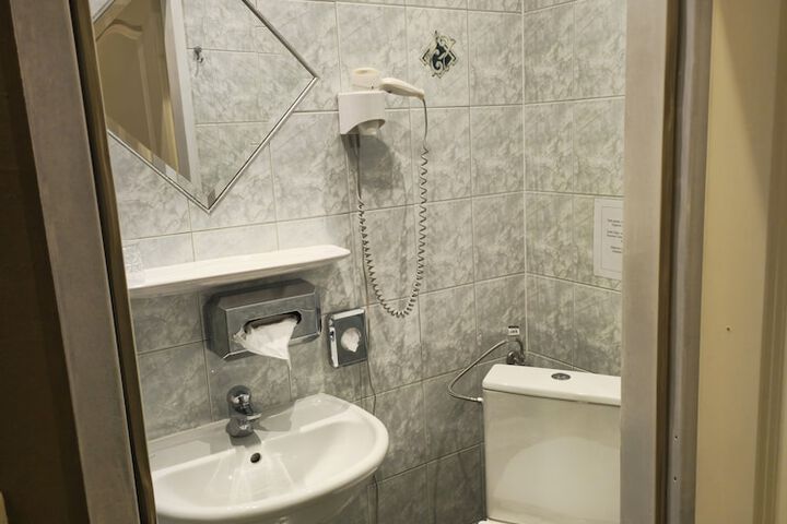 Room 80 of 94