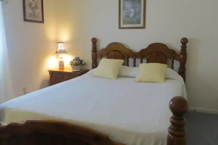 Room 5 of 10