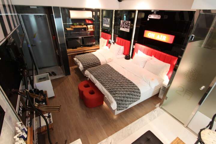 Room 17 of 68