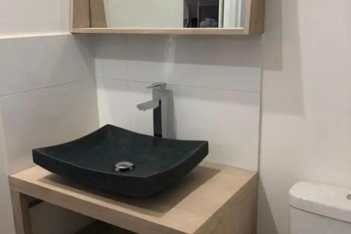 Room 5 of 8