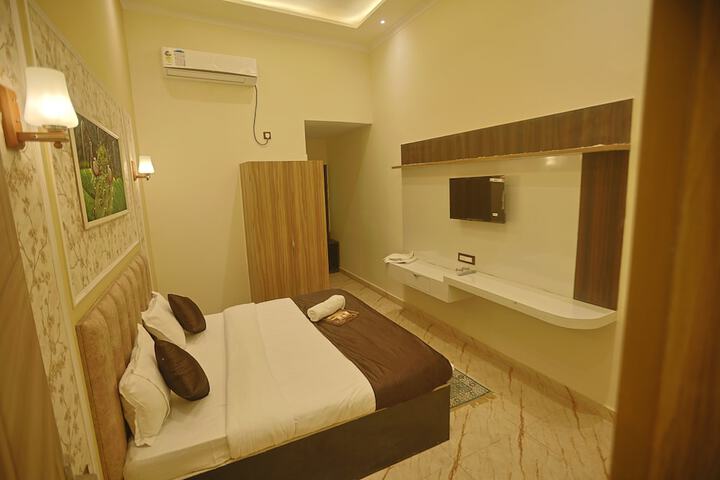 Room 2 of 22