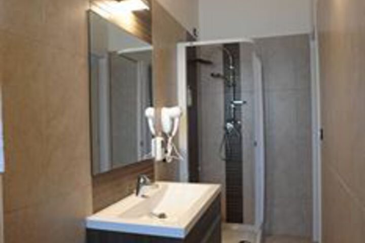 Room 3 of 25