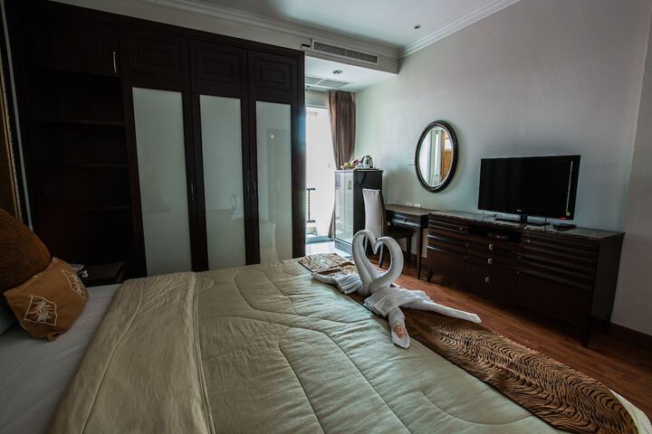Room 10 of 30