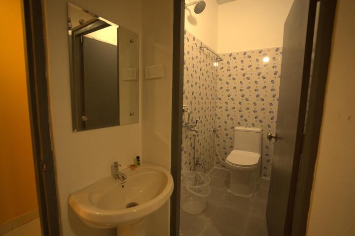 Room 8 of 10