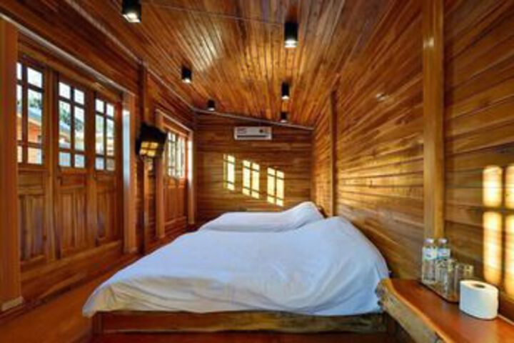 Room 8 of 13