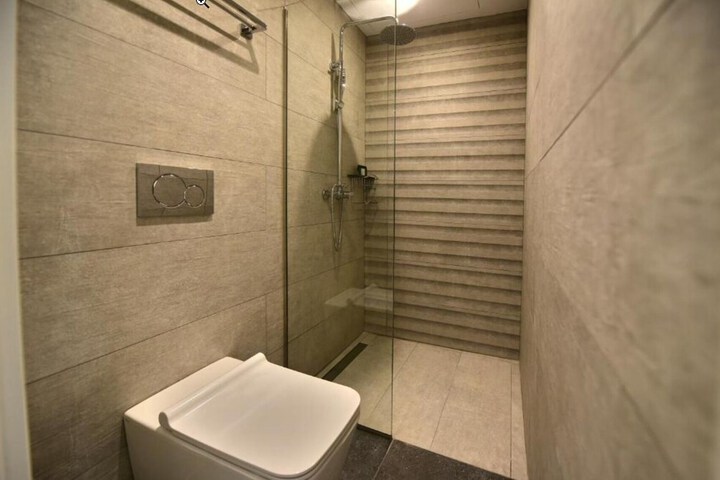 Room 48 of 62
