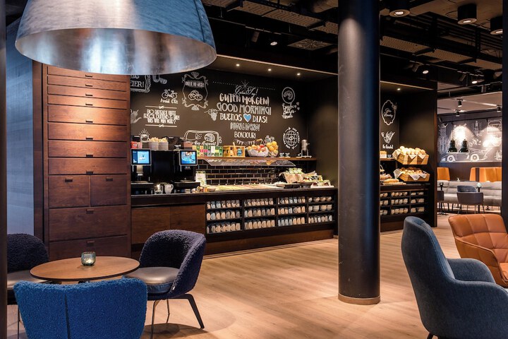 Dining 14 of 36