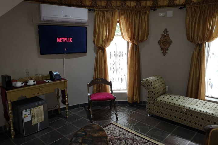 Room 12 of 73