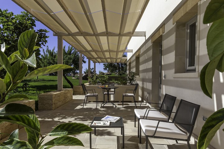 Hotel Exterior 53 of 54
