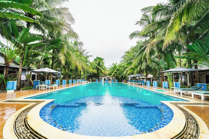 Pool 44 of 65