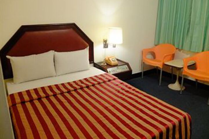 Room 10 of 19