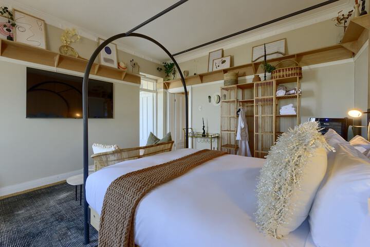 Room 10 of 27