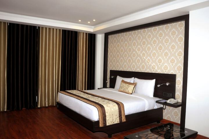 Room 2 of 63