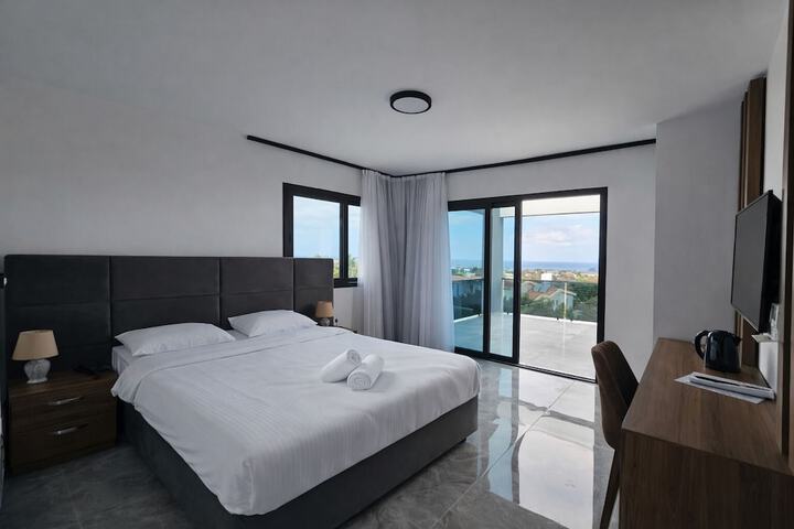 Room 8 of 28