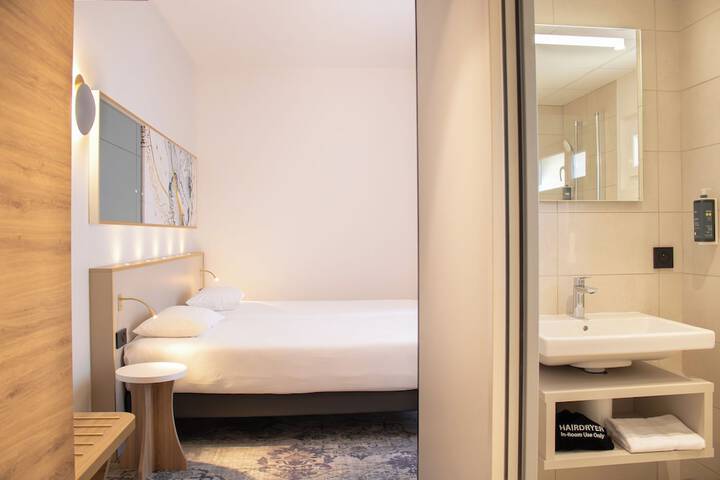 Room 25 of 51