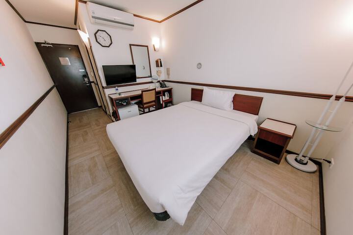 Room 5 of 49