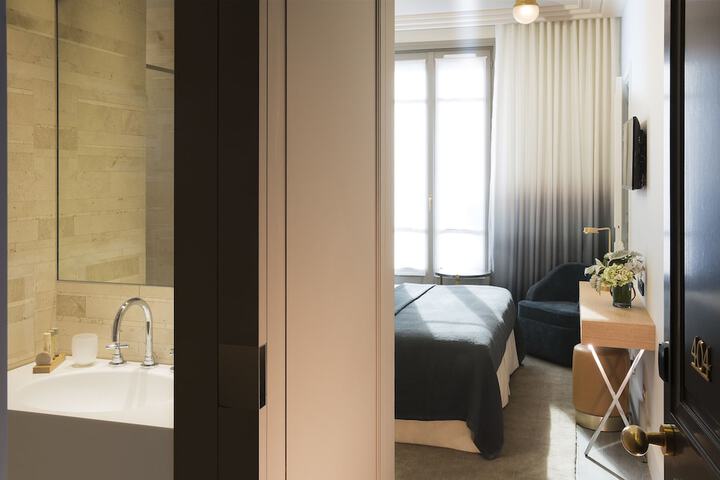 Room 25 of 40