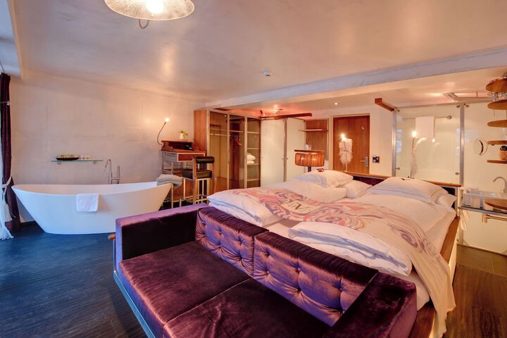 Room 37 of 65